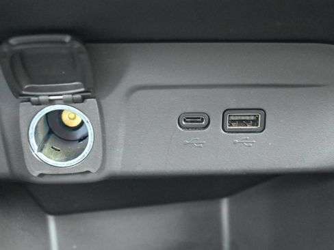 Used 2024 Chevrolet Trax LT FWD image 17