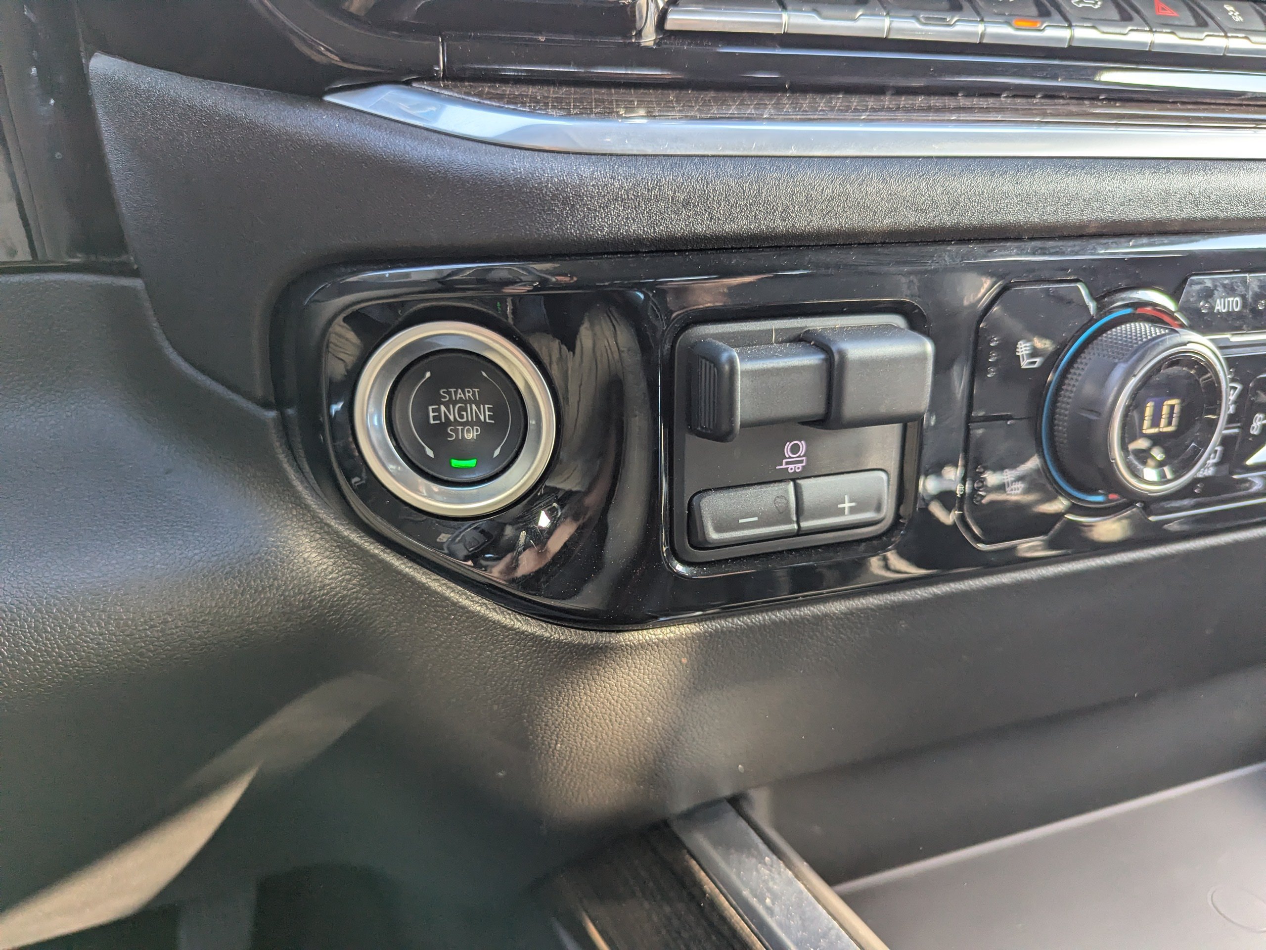 Certified 2025 Chevrolet Silverado 1500 RST w/ Convenience Package II AWD/4WD image 19
