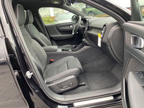 New 2024 Volvo XC40 Recharge Ultimate w/ Protection Package Premier AWD/4WD image 37