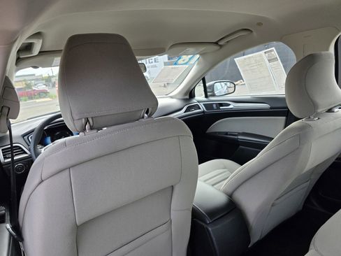 Used 2018 Ford Fusion S image 15