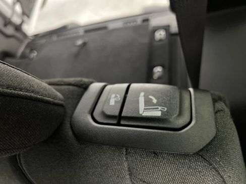 Used 2025 Jeep Wrangler Unlimited Sahara AWD/4WD image 18