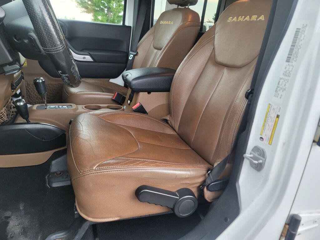 Used 2013 Jeep Wrangler Unlimited Sahara AWD/4WD image 23