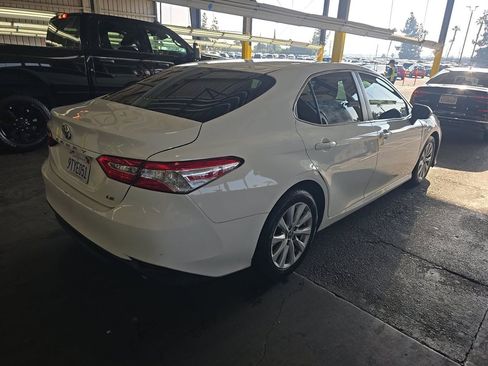 Used 2018 Toyota Camry LE FWD image 4