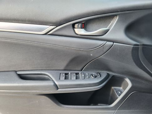Used 2016 Honda Civic Touring image 18
