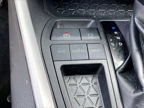 Used 2020 Toyota RAV4 XLE FWD image 34