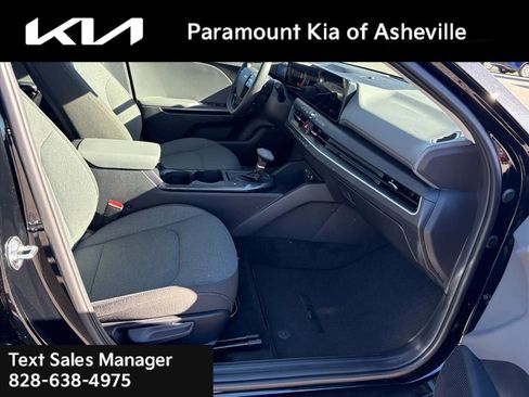 New 2025 Kia K4 LXS image 15