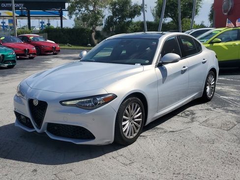 Used 2023 Alfa Romeo Giulia Sprint RWD image 3