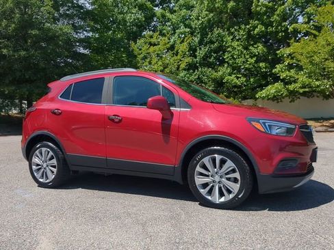 Used 2020 Buick Encore Preferred FWD image 2