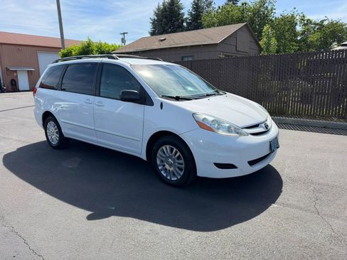 Used 2008 Toyota Sienna LE AWD/4WD image 3