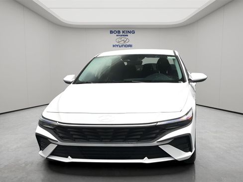 New 2026 Hyundai Elantra SE FWD image 19