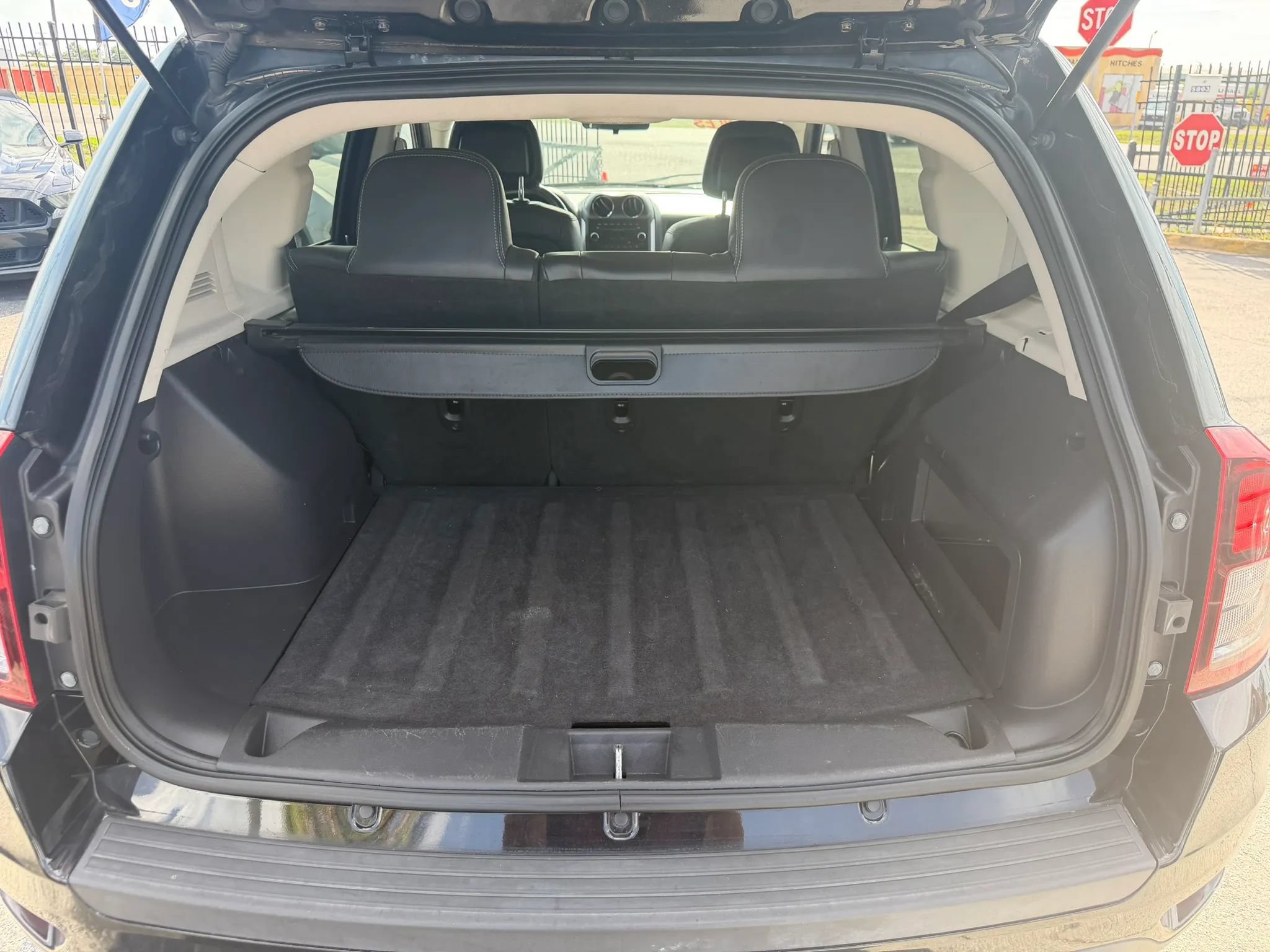 Used 2014 Jeep Compass Latitude FWD image 16