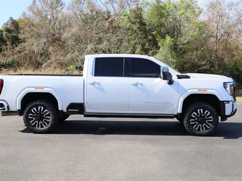 Used 2024 GMC Sierra 2500 Denali Ultimate image 9