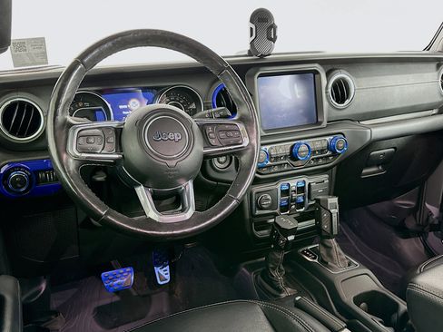 Used 2020 Jeep Gladiator Overland AWD/4WD image 18