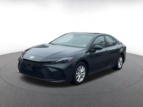 Used 2025 Toyota Camry LE image 7