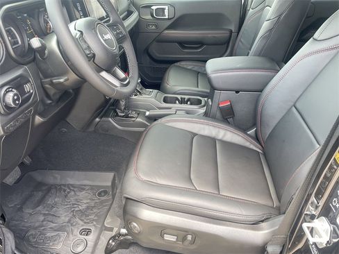 New 2025 Jeep Gladiator Rubicon image 13