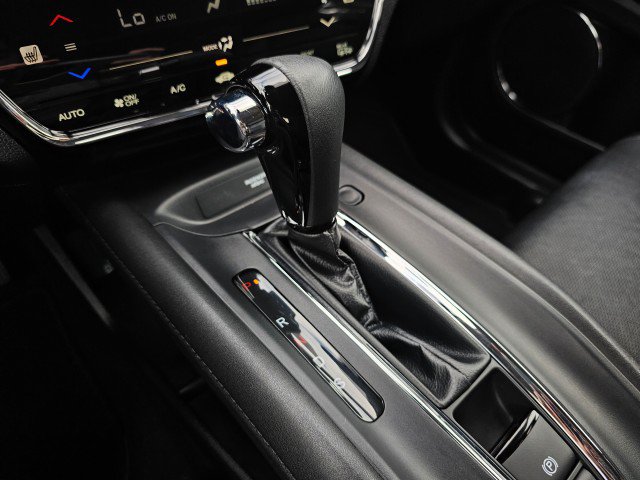 Used 2020 Honda HR-V Touring image 38