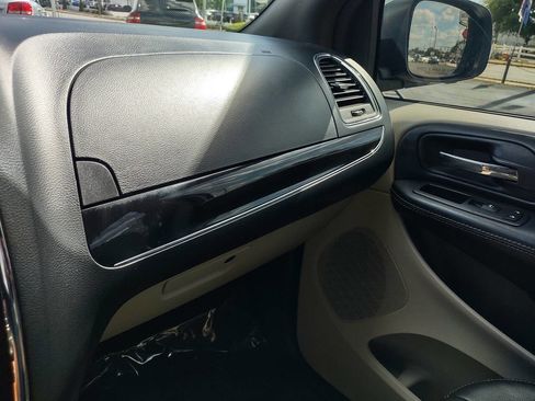 Used 2020 Dodge Grand Caravan SXT FWD image 21