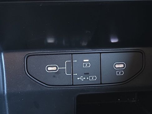 Certified 2025 Kia Sorento LX image 18