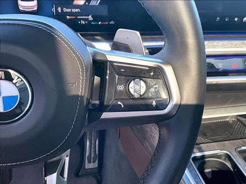 Used 2023 BMW 740i w/ Executive Package image 19