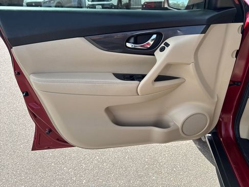 Used 2020 Nissan Rogue SV AWD/4WD image 10