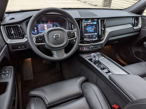 Certified 2024 Volvo XC60 T8 Ultimate w/ Climate Package image 12