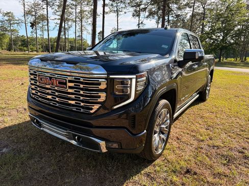 Used 2022 GMC Sierra 1500 Denali w/ Denali Reserve Package AWD/4WD image 1