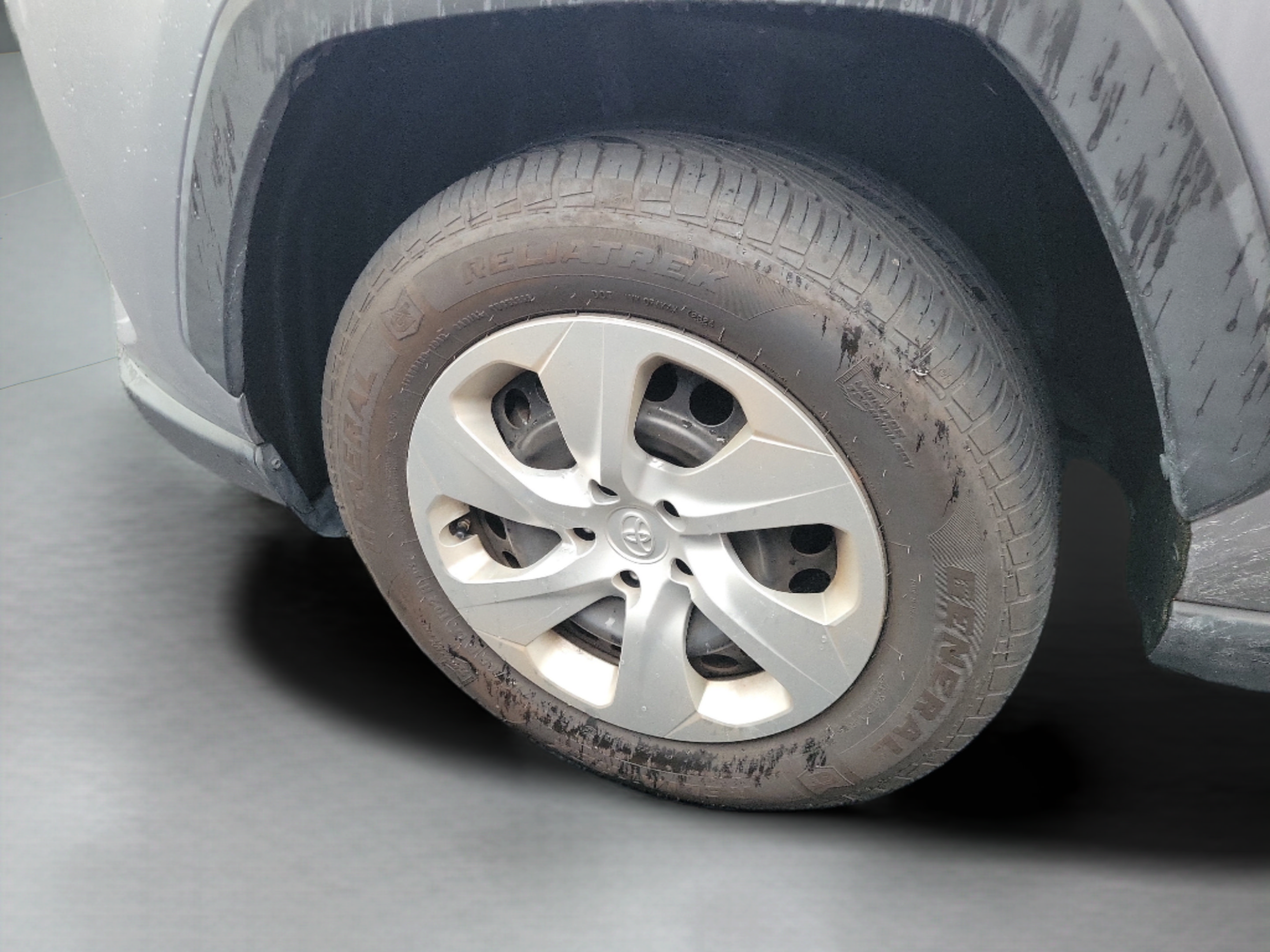 Used 2021 Toyota RAV4 LE FWD image 28