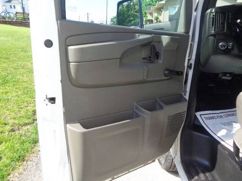Used 2014 Chevrolet Express 3500 RWD image 11