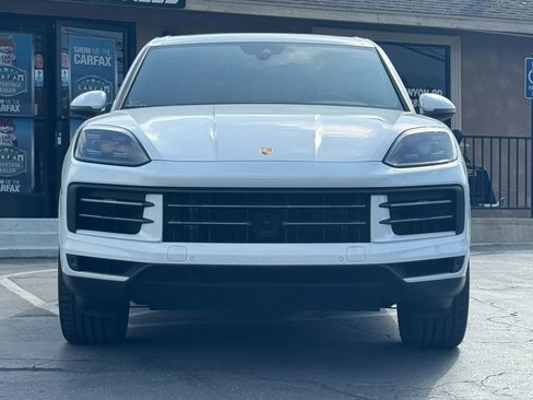 Used 2024 Porsche Cayenne w/ Premium Package AWD/4WD image 3