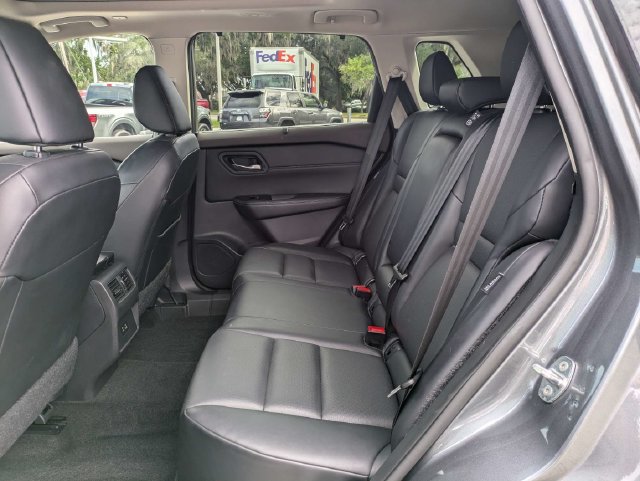 Used 2023 Nissan Rogue SV w/ SV Premium B Package FWD image 18