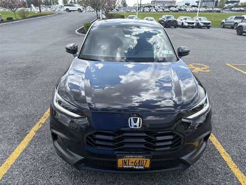 Used 2023 Honda HR-V Sport image 2