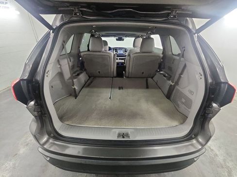 Used 2017 Toyota Highlander XLE FWD image 25