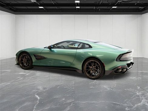 Used 2025 Aston Martin Vanquish image 4