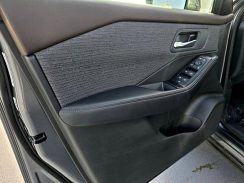 Used 2023 Nissan Rogue SV image 19