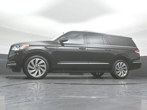 Certified 2022 Lincoln Navigator L Reserve image 36