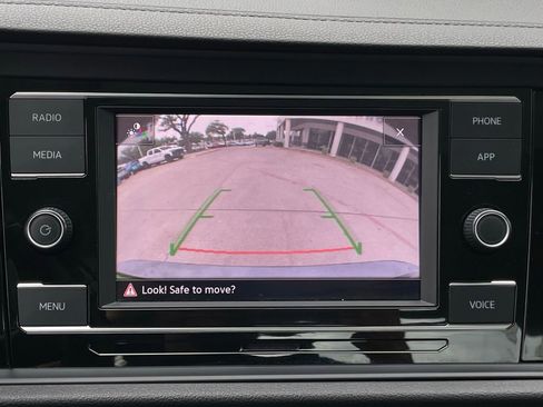 Used 2024 Volkswagen Jetta SE FWD image 19