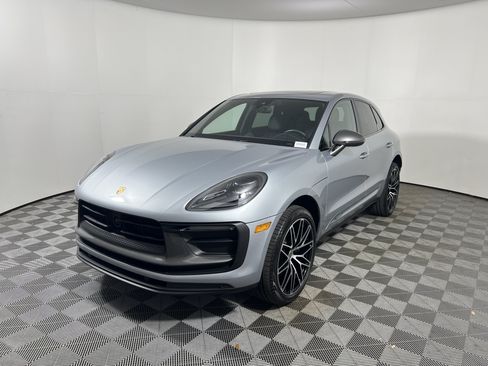 Certified 2026 Porsche Macan AWD/4WD image 11