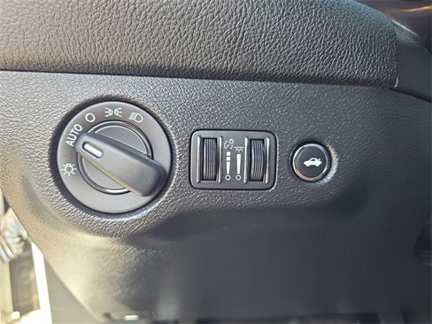 Certified 2019 Dodge Challenger SXT image 17