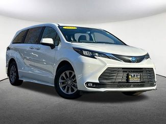 Used 2025 Toyota Sienna XLE video 2