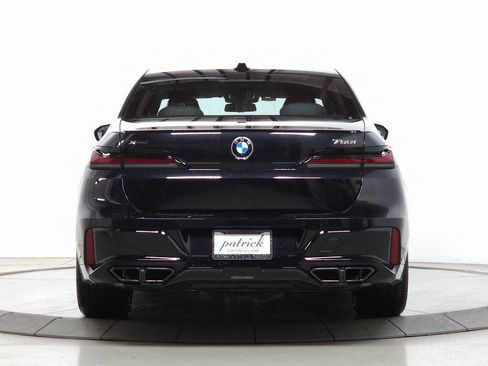 Used 2026 BMW 760i xDrive w/ Executive Package AWD/4WD image 6