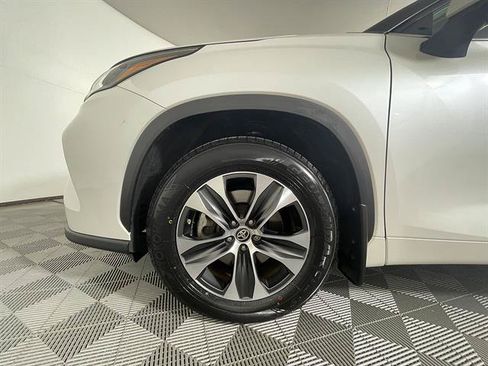 Certified 2020 Toyota Highlander XLE AWD/4WD image 25