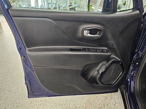 Used 2018 Jeep Renegade Altitude FWD image 28