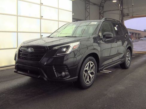 Used 2022 Subaru Forester Premium image 5
