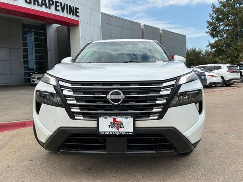 Used 2025 Nissan Rogue SV AWD/4WD image 3