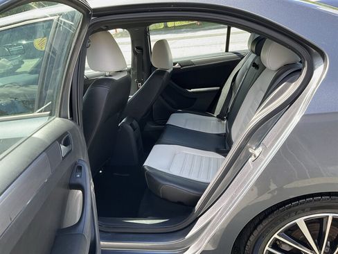 Used 2016 Volkswagen Jetta Sport FWD image 12