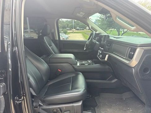 Used 2024 Ford Expedition XLT RWD image 10
