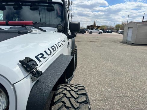 Used 2012 Jeep Wrangler Unlimited Rubicon w/ Connectivity Group AWD/4WD image 17