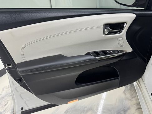 Used 2016 Toyota Avalon XLE Premium FWD image 24