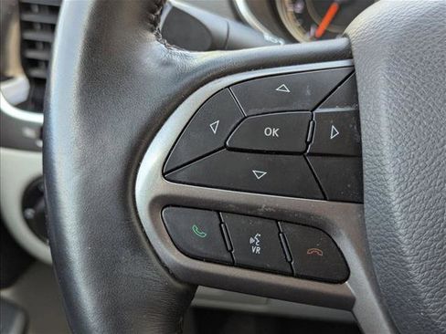 Used 2019 Jeep Cherokee Limited image 11