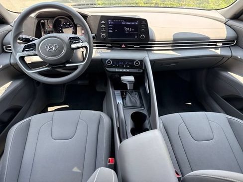 Used 2023 Hyundai Elantra SEL FWD image 4